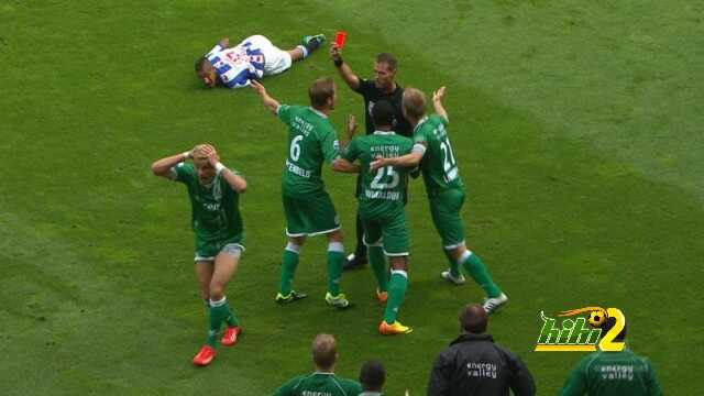فيديو : لاعب يغمى عليه بعد طرده فى هولندا