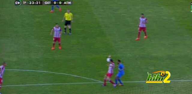 صورة : لاعبو خيتافي يطالبون بركلتي جزاء و طرد لفيا