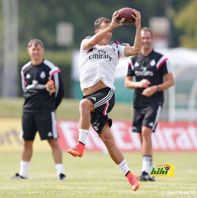 صور : نجوم مدريد يلعبون كرة القدم الأميركية