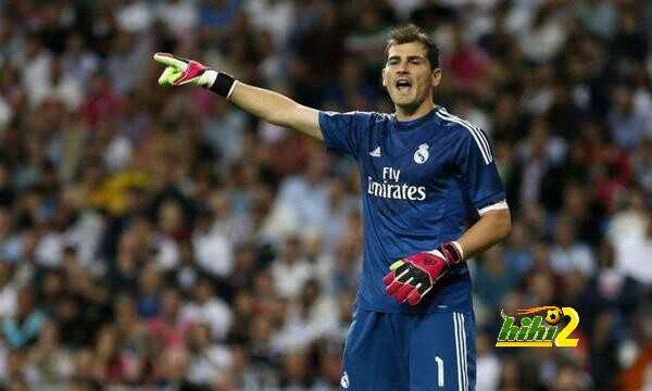 جمهور ريال مدريد ينقسم مجددا بسبب كاسياس ويتحد في الشوط الثاني ..!
