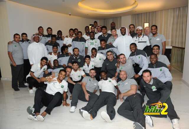 نجوم الكرة السعودية يزورون مقر إقامة المنتخب السعودي