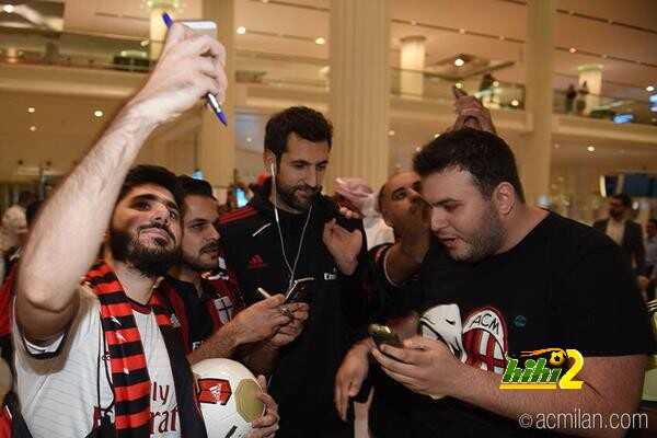 صور : نجوم ميلان في دبي استعدادا لملاقاة ريال مدريد