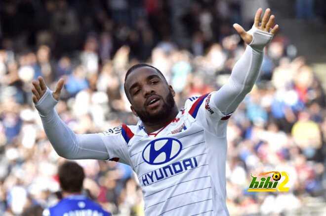 مهاجم ليون مطلوب بشدة في الدوري الانجليزي