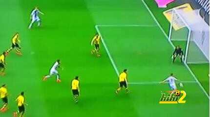 مونشنغلادباخ يفاجيء دورتموند بهدف مبكر في الدقيقة الأولى