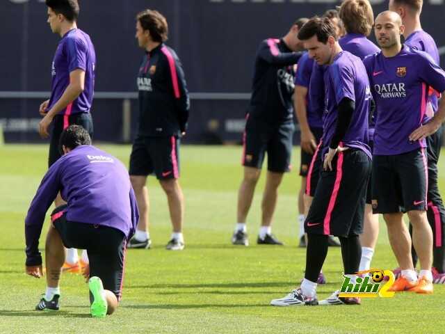 صورة : المرح حاضر بين ثلاثي برشلونة قبل مواجهة فالنسيا