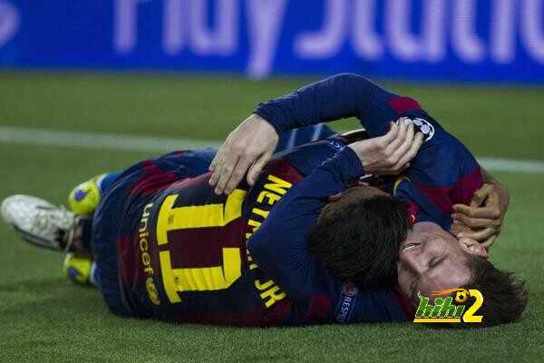 صورة : احتفال نجوم برشلونة في غرف الملابس بالفوز على بايرن ميونخ