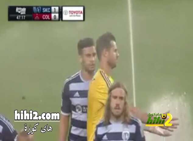 موقف غريب ومضحك أثناء مباراة في الدوري الأمريكي !!