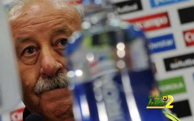 ديل بوسكي ” مشكلة بيكيه بأنه قام بالتدخل في صراع برشلونة وريال مدريد “