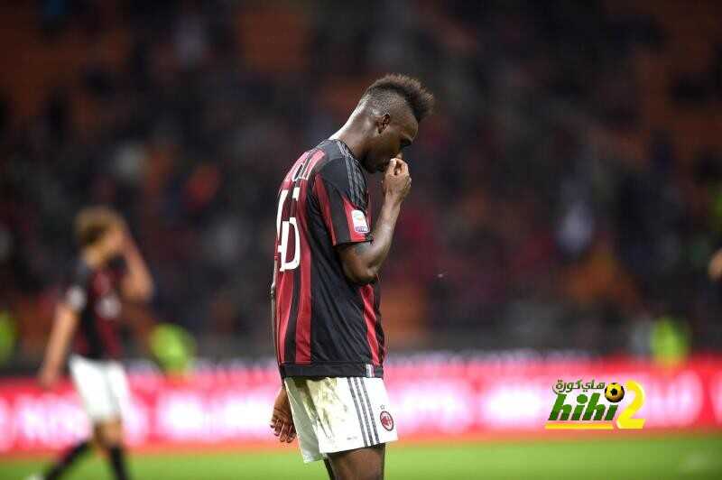 رايولا قام بعرض بالوتيلي لصفوف نابولي