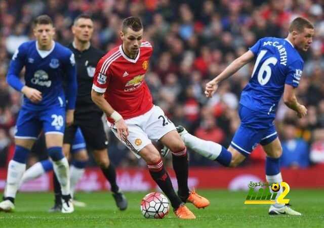 صراع إيطالي على التعاقد مع لاعب اليونايتد