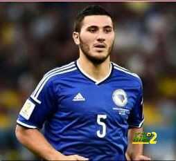 ميلان يدخل سباق ضم لاعب شالكة