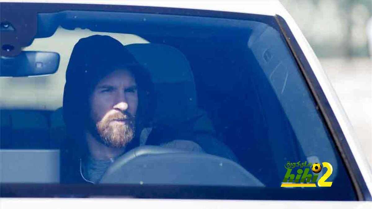 مشجعو برشلونة يستقبلون الفريق استقبال الأبطال