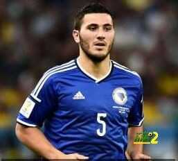 ميلان يعمل لضم لاعب شالكة