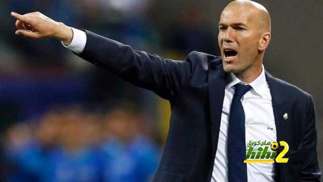 فيديو : زيدان يشارك لاعبين ريال مدريد تدريباتهم