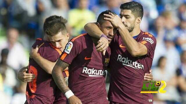 مشجعو برشلونة يفاضلون بين باولينيو وراكتيتش