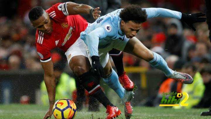 فيديو: قطار مانشستر سيتي السريع يدهس الجار بثنائية