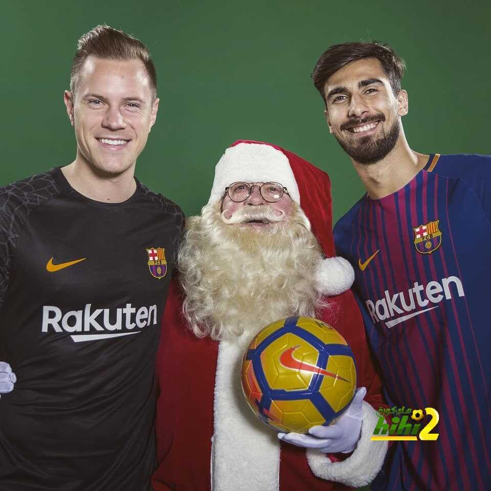 🔴لاعبى برشلونة يحتفلون بمناسبة أعياد الميلاد