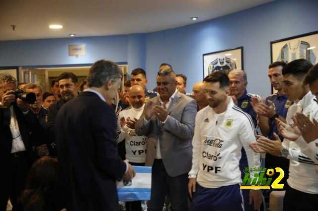 بالصور – ميسي ونجوم منتخب التاجو مع الرئيس الأرجنتيني