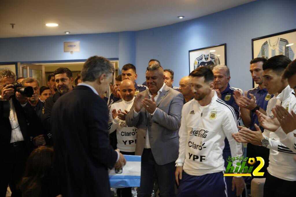 بالصور – ميسي ونجوم منتخب التاجو مع الرئيس الأرجنتيني