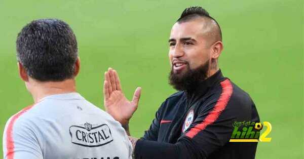 فيدال يحتفل بانتقاله لبرشلونة على طريقته الخاصة