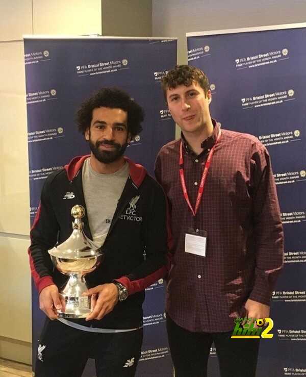 محمد صلاح يتسلم جائزة الأفضل بالبريميرليج
