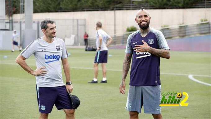 إنقسام في برشلونة بسبب فيدال