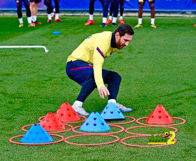 ميسي يعطي دورساً للنجوم الصغار!