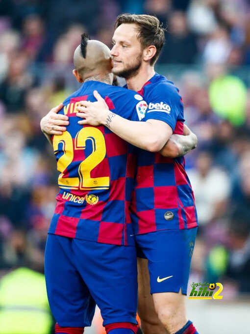 تفاصيل رحيل فيدال وراكيتيتش عن برشلونة