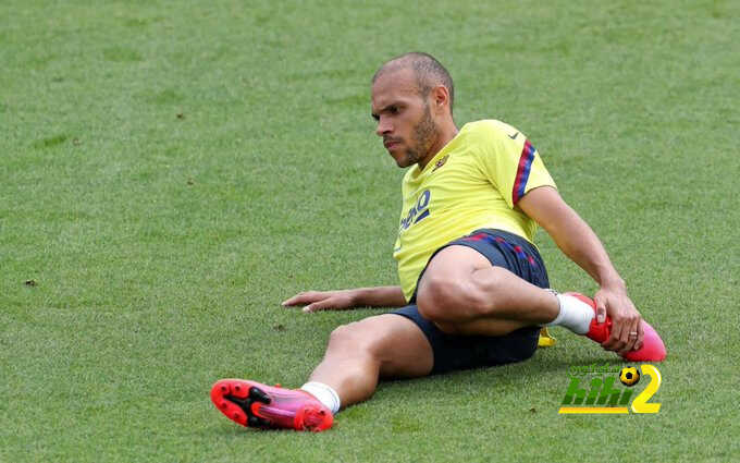 بريثوايت “المجتهد” ينال إعجاب طاقم برشلونة الفني