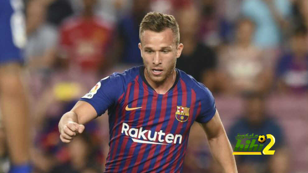 مشجعو آرثر ينتظرونه أمام عيادة اليوفينتوس
