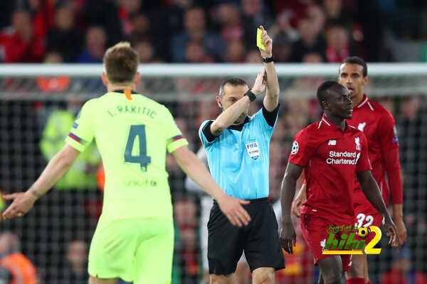 كابوس برشلونة يقود مباراته تحكيميًا أمام نابولي