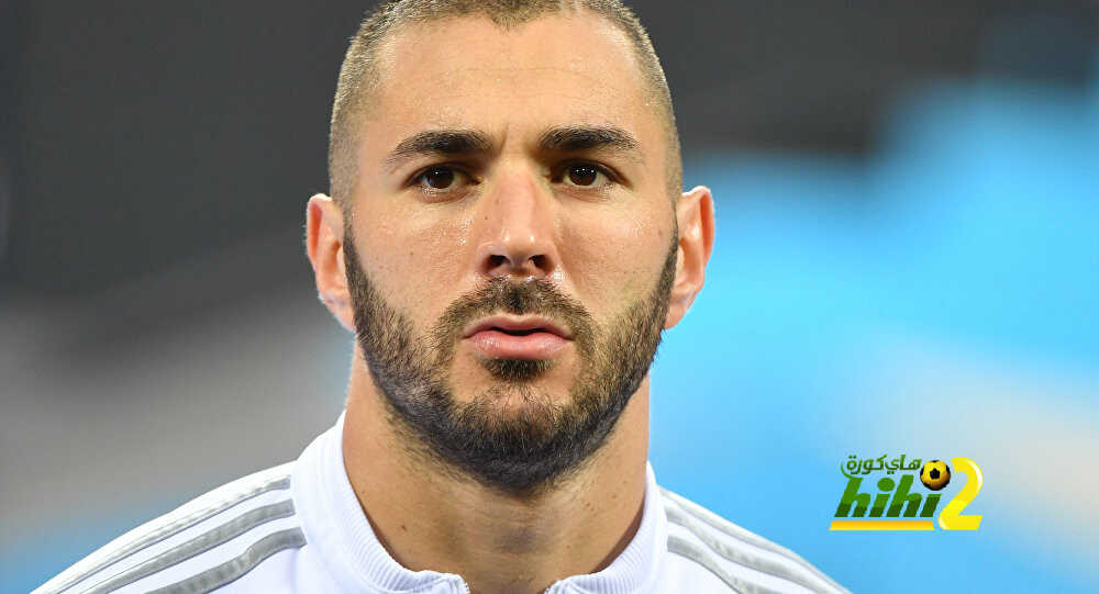 11 مباراة تفصل بنزيما عن اقتناص لقب روبيرتو كارلوس