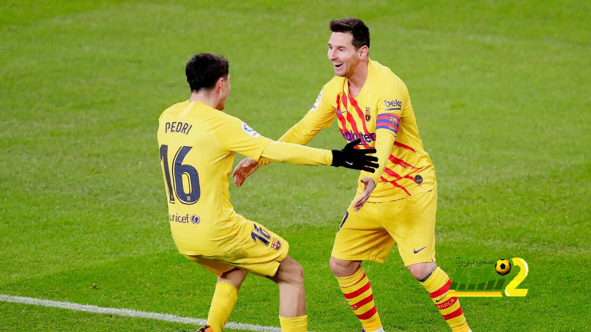 أغيري يتهم ميسي بابتزاز برشلونة بسبب العقد الفلكي