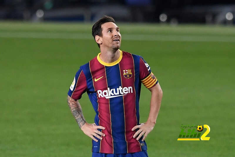 ميسي في عيون جماهير برشلونة .. فوق الجميع!
