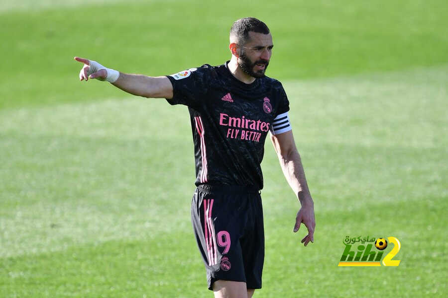 هل يحطم بنزيما نحسه أمام برشلونة ؟
