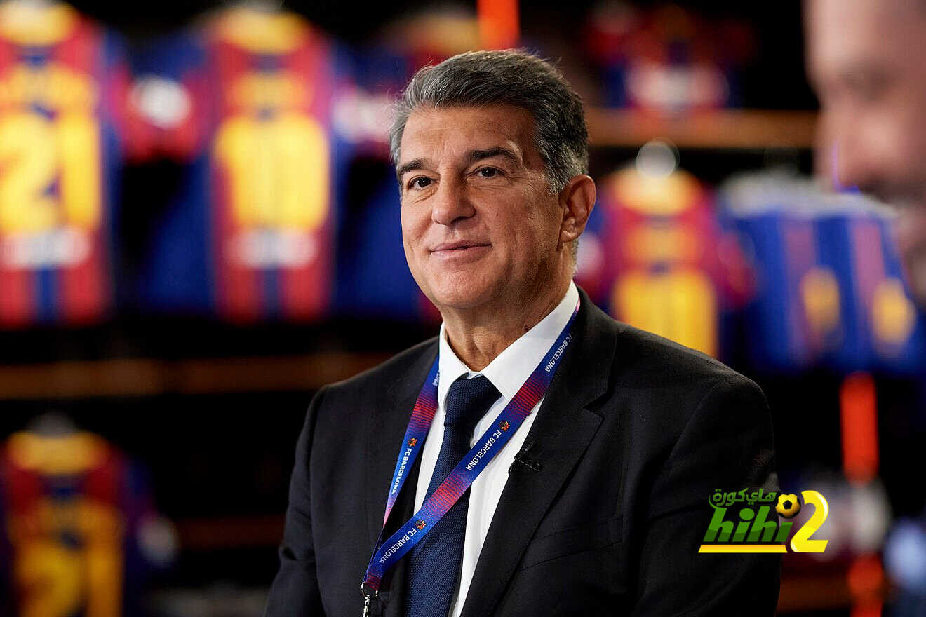 إدارة برشلونة تظهر العين الحمراء لنجوم الفريق