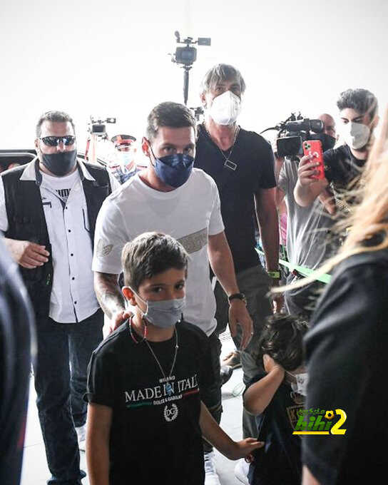 صورة.. ميسي يودع برشلونة ويستعد للسفر لباريس