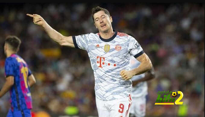 ليفاندوفسكي هذا يستحق الكرة الذهبية .. شئنا أم أبينا