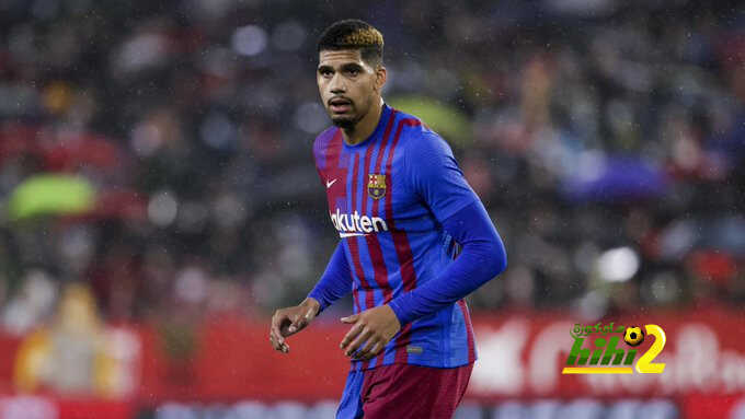 مانشستر سيتي يحضر عرضًا للتعاقد مع مدافع برشلونة