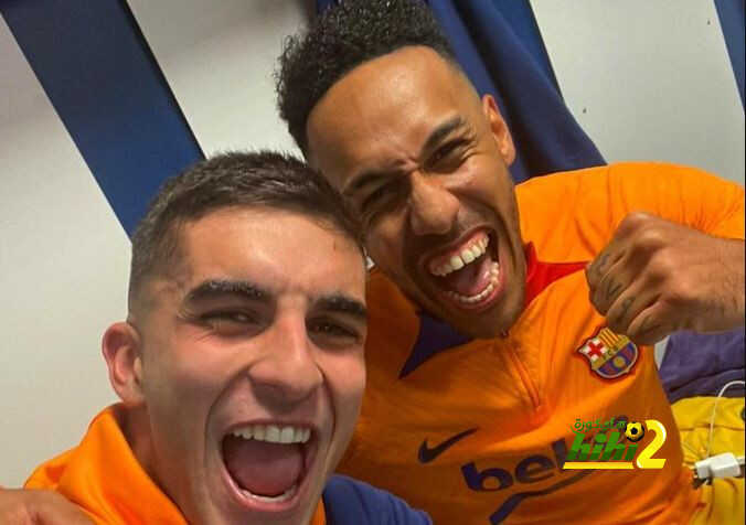 فيديو: لحظة احتفال نجوم برشلونة مع الجماهير في البرنابيو