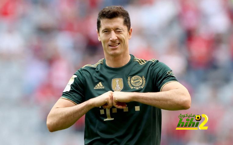 ليفاندوفسكي بين نارين .. حب برشلونة أم أموال باريس؟!