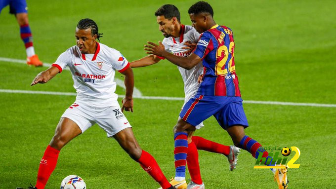 لماذا يفضل إشبيلية بيع كوندي لتشيلسي وليس لبرشلونة ؟