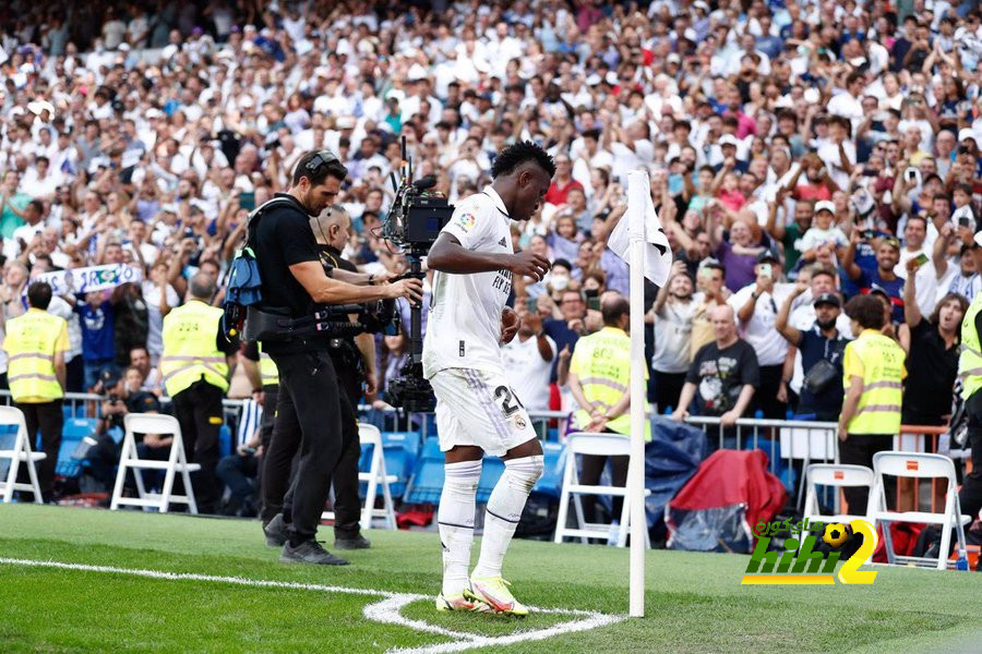 صورة لنجم أتلتيكو مدريد مع فينسيوس تضعه في موقف حرج مع جماهير أتلتيكو !