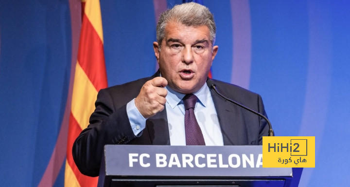 صورة.. جمهور برشلونة يهتف ضد لابورتا