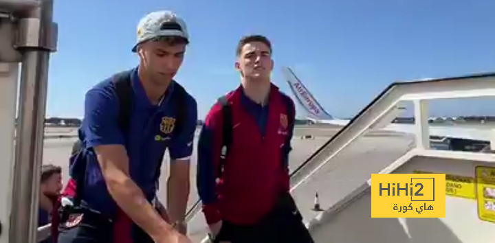 جمهور برشلونة يستقبل اللاعبين في الأندلس