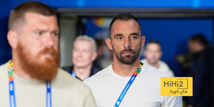 منتخب المجر يؤدي عمليات الإحماء قبل لقاء سويسرا
