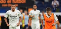 مبابي يتفاعل مع جماهير ريال مدريد في الظهور الأول بـ سانتياغو برنابيو