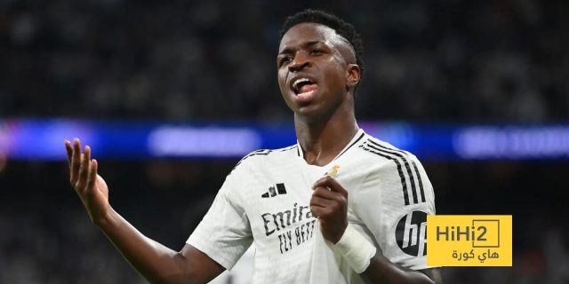 لاعب برشلونة ينتقد إيقاف فينيسيوس لمباراتين فقط