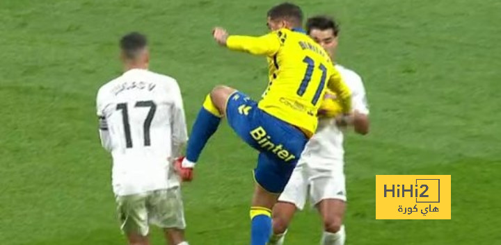 طرد لاعب لاس بالماس بعد تدخله على فاسكيز
