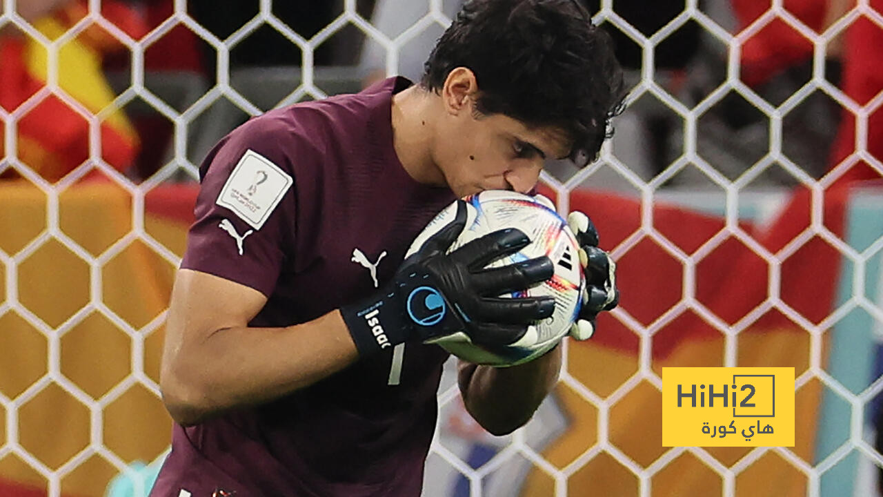 ياسين بونو أسطورة الهلال بين الخشبات الثلاث !